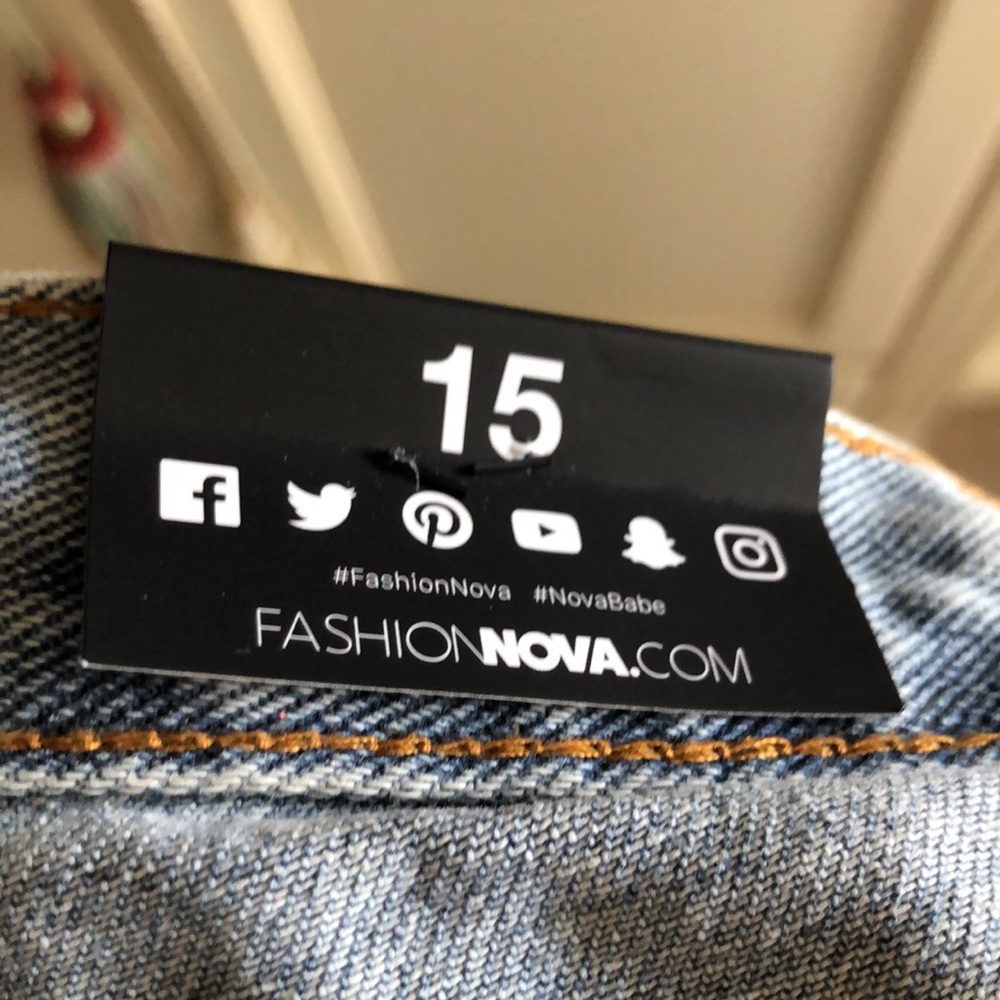 FashionNova Breaking Chains Straight Leg Jeans - Picture 12 of 13